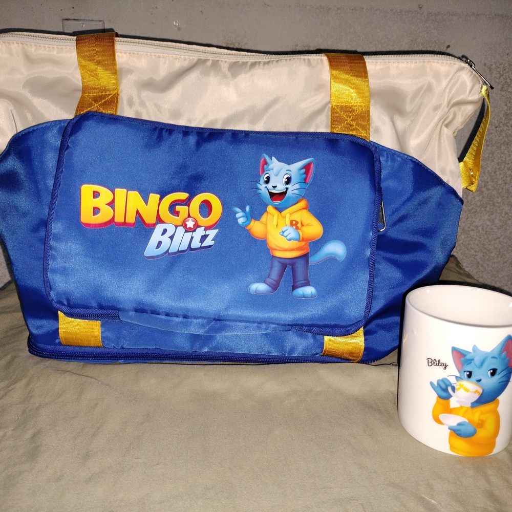 Bingo Blitz Duffle Bag And Coffee Mug Set